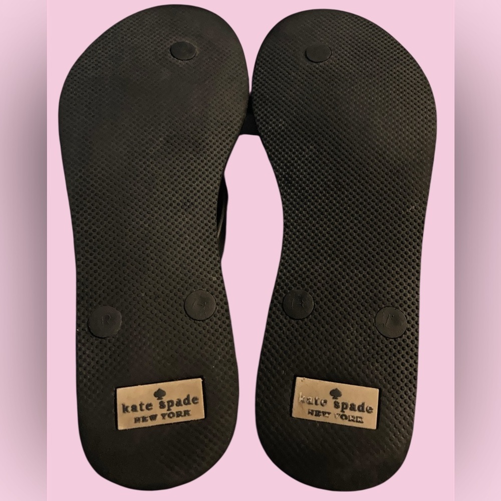 Kate Spade New York Nova flat flip flop with a lipstick print EUC size 7-8 - Picture 3 of 8